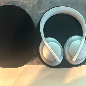Boss noise cancelling 700 headphones